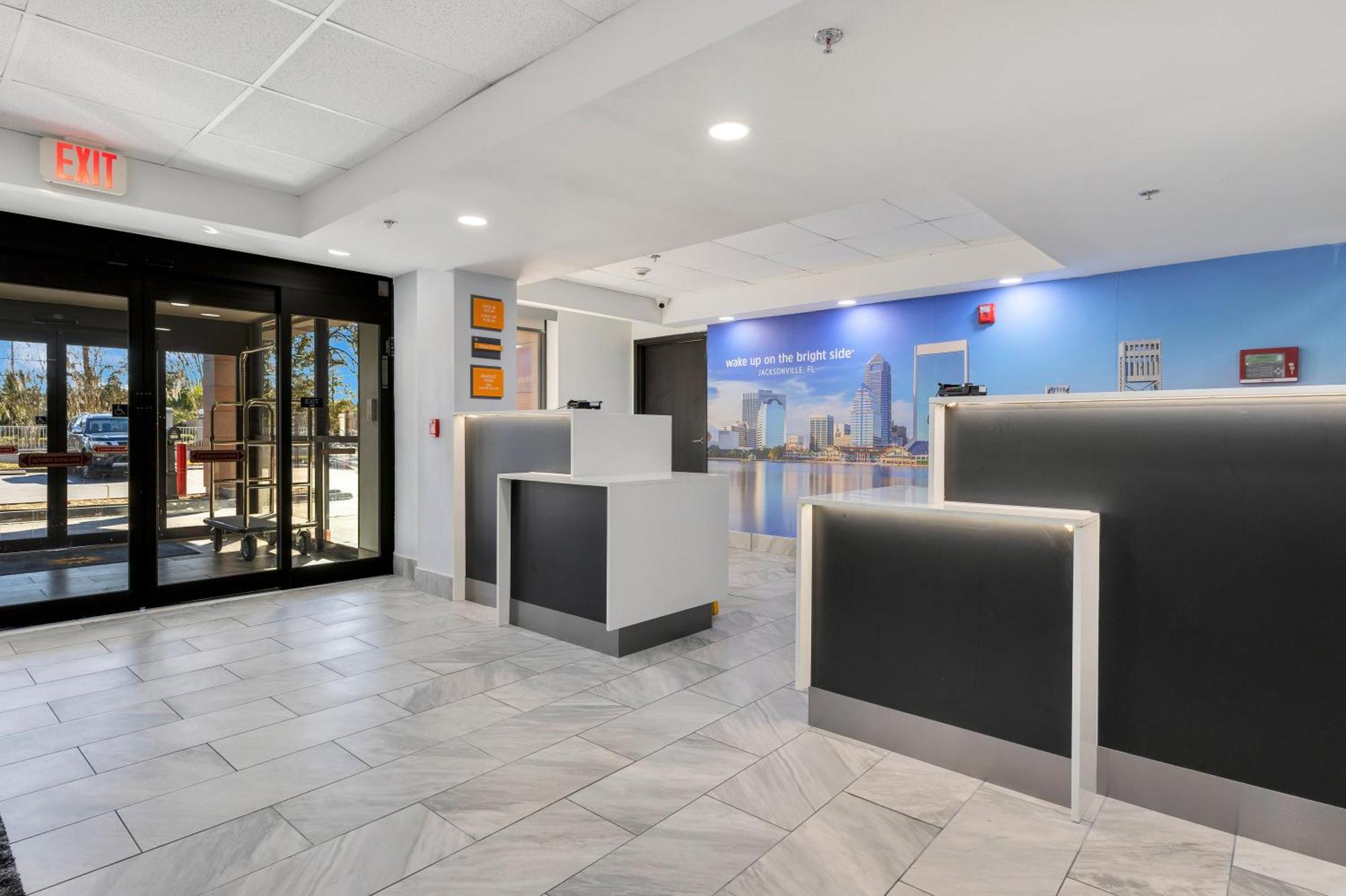 La Quinta Inn & Suites By Wyndham Jacksonville Mandarin Exterior photo