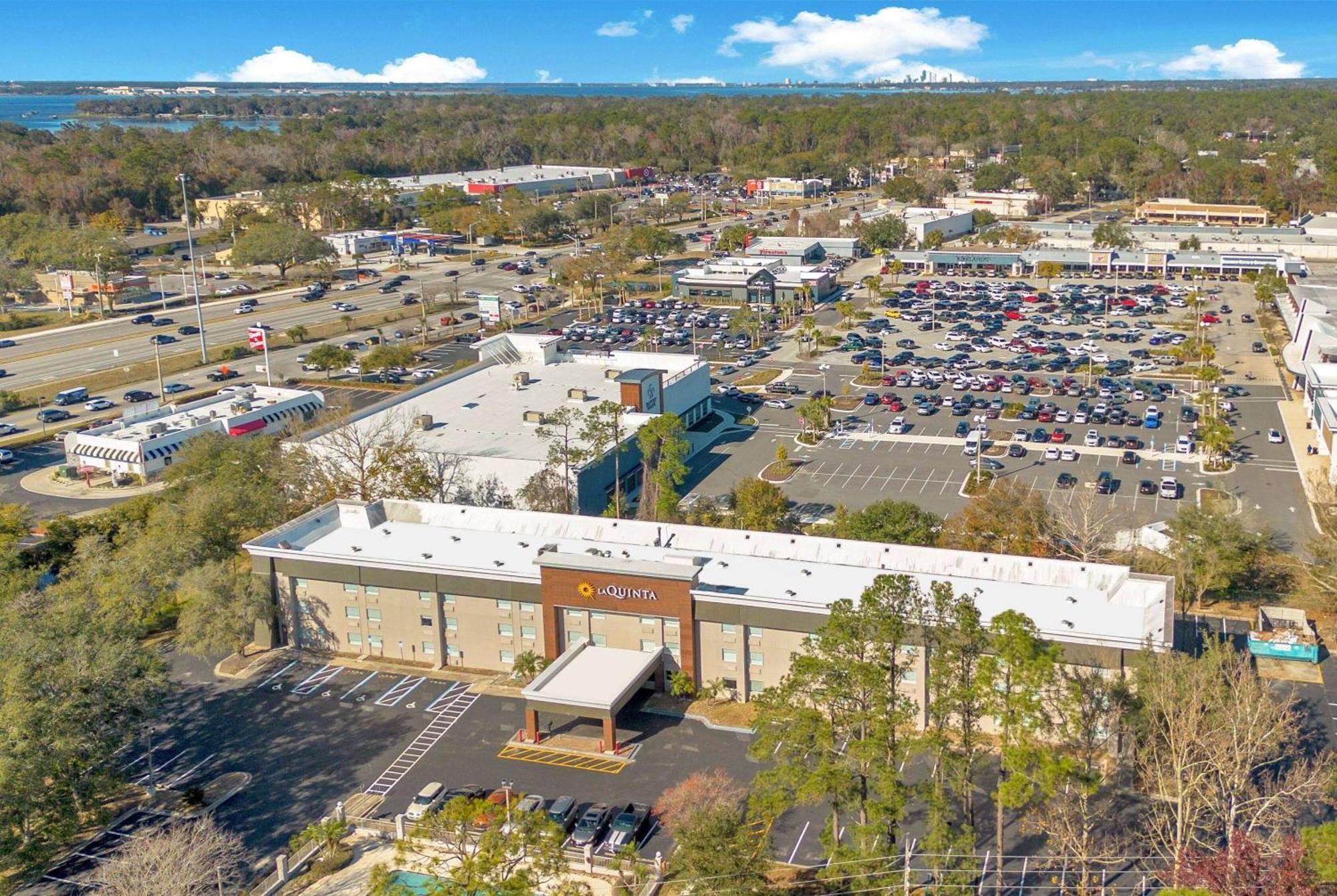 La Quinta Inn & Suites By Wyndham Jacksonville Mandarin Exterior photo
